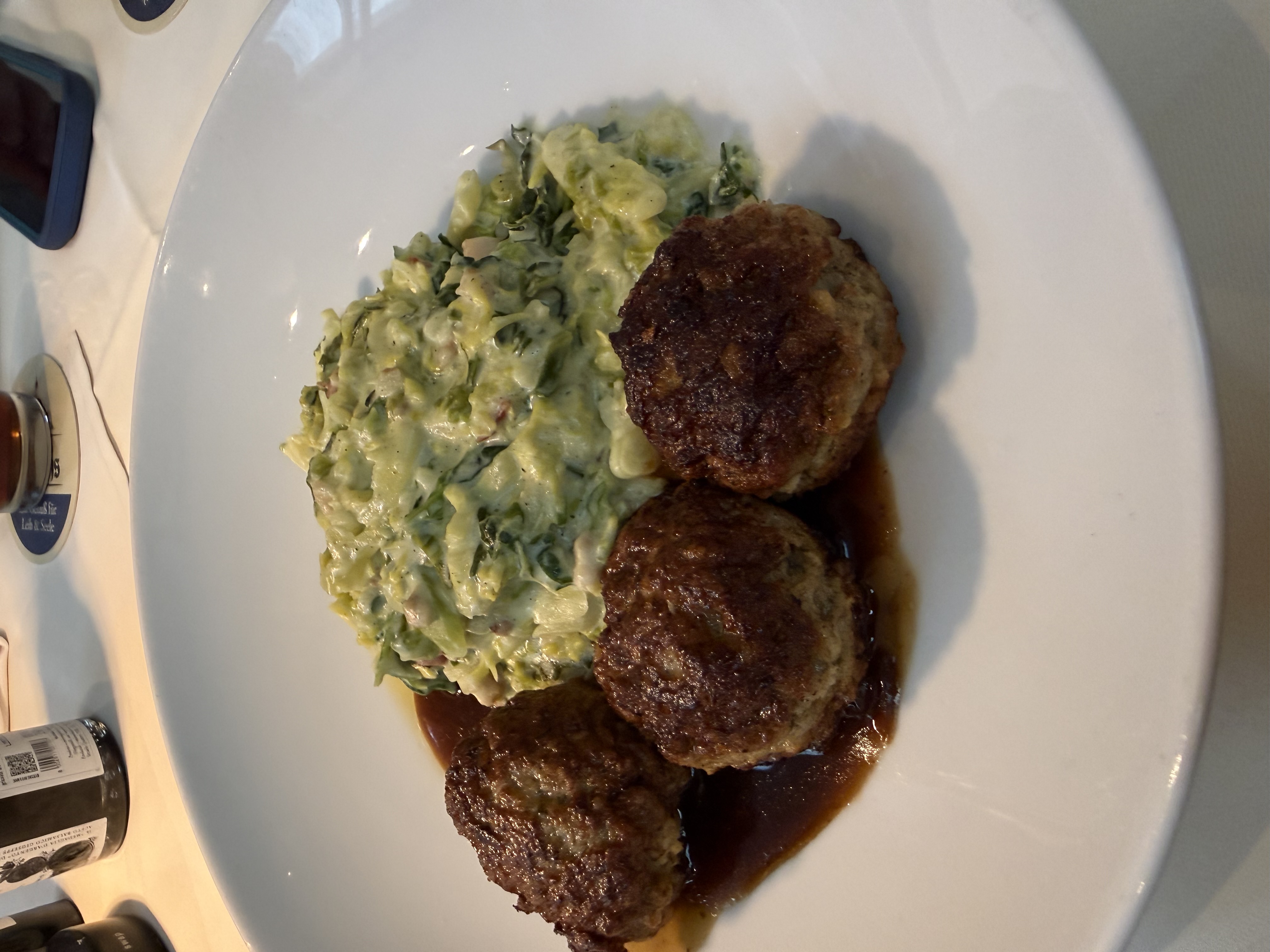 Fleischpflanzerl with Savoy Cabbage